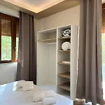 Luxury Apartment, A アパート *
