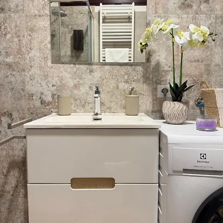 Luxury Apartment, A *